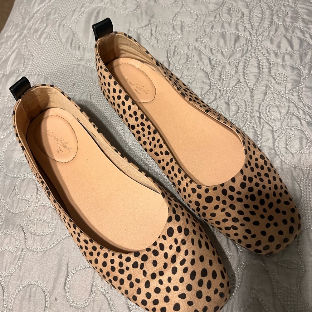 Universal Thread Tan & Black Spotted Slip-On Ballet Flats